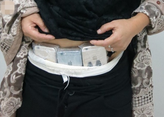 女子襠藏22部手機