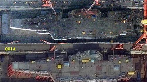 首艘國產航母曝光 相比遼寧艦細節上差別很大