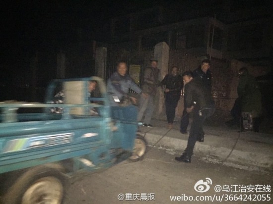 醉漢找口吃大爺指揮倒車