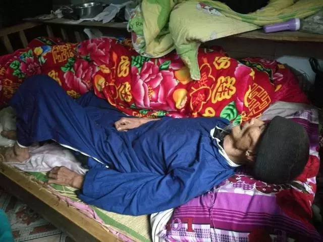 老人開棺材板復活