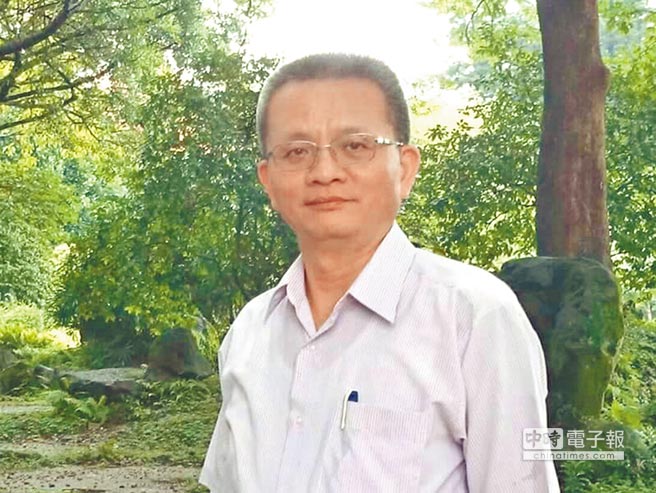 臺(tái)元旦升五星紅旗