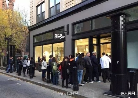 小伙在哈佛賣包子