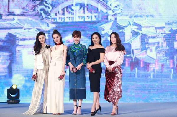 范冰冰獻吻潘迎紫 古裝電視劇《贏天下》發布會