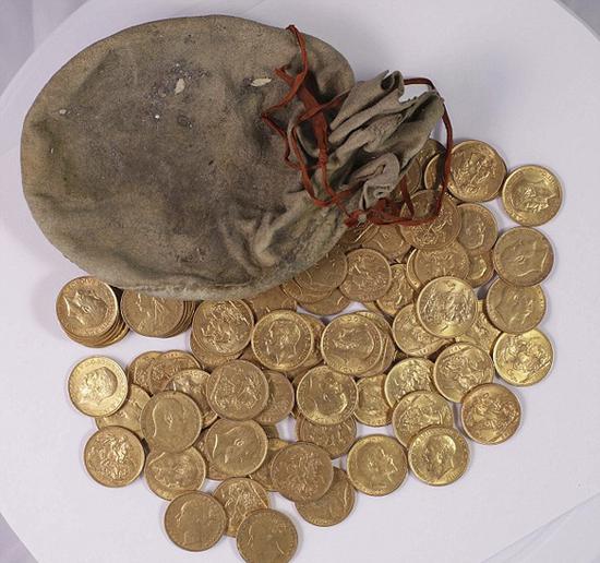 鋼琴中發現金幣