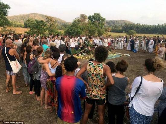 女作家魂斷印度