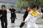 閆芳隔空騙術被扒 太極拳表演