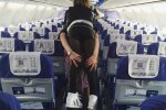空姐背女乘客下機 家屬太不負責任