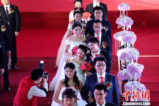 64對博士集體婚禮