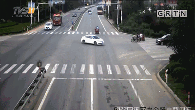 司機頭朝下盲開