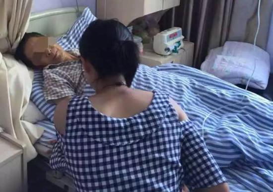 大一女生休學侍父