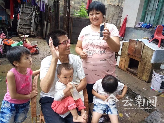 少女被關黑屋12年