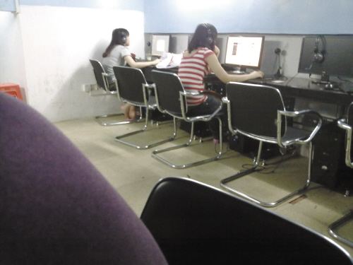 女學生網吧住一月