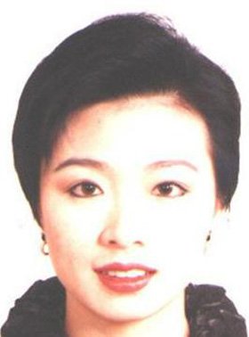 雖然挖不到更多的文字信息,但從傳播學(xué)的角度來(lái)看,圖片的傳播效果更佳。嗯,尤其是這張顏值明顯高于普通人的照片。