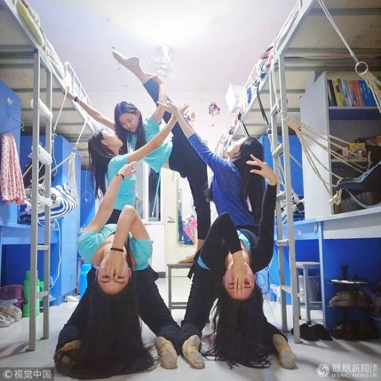 一字馬網(wǎng)紅宿舍