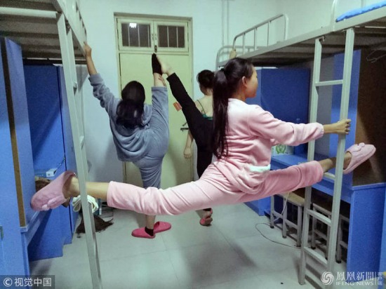 一字馬網(wǎng)紅宿舍