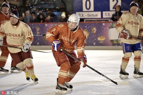 普京出戰(zhàn)冰球賽