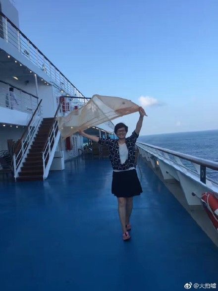 阿姨7條絲巾照相