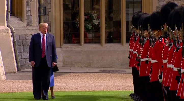 英女王繞圈特朗普