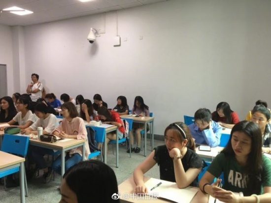 教授打車737公里花費4600元準時上課