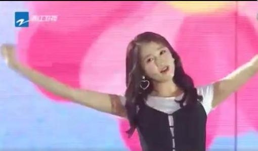 關曉彤口型對不上