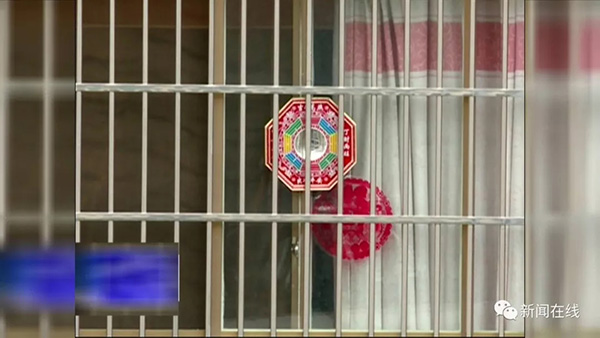 陽臺掛上百面鏡子