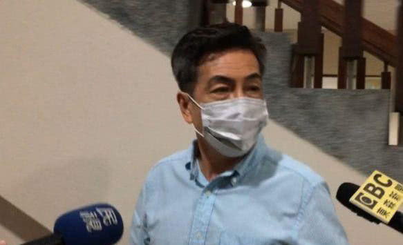 周杰倫叔叔打人：日前，周杰倫的叔叔周耀義因管理費(fèi)糾紛，被控毆打鄰居還辱罵鄰居是狗，臺(tái)北地檢署依傷害、公然侮辱、毀損及恐嚇罪名將周杰倫的叔叔起訴。