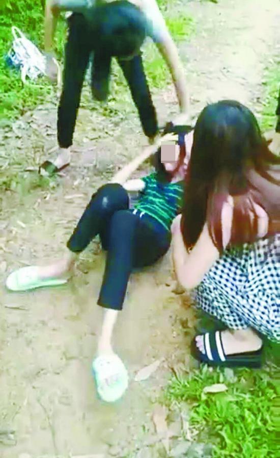 媒體評(píng)少女遭圍毆