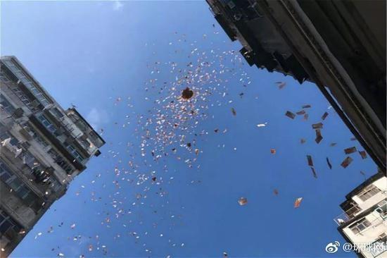 撒20萬(wàn)現(xiàn)金被抓