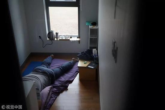 花錢蹲監獄放松