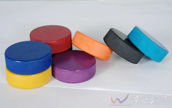 美大學(xué)發(fā)冰球防身