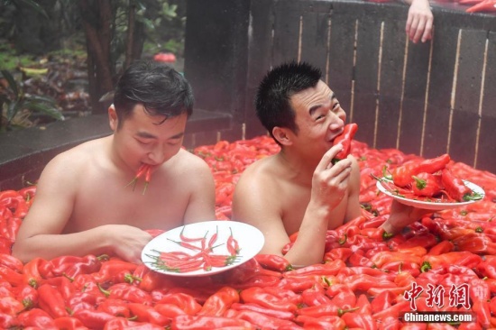 1分鐘吞20個辣椒