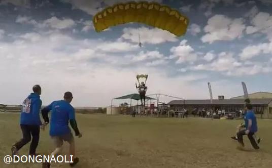 102歲奶奶玩跳傘