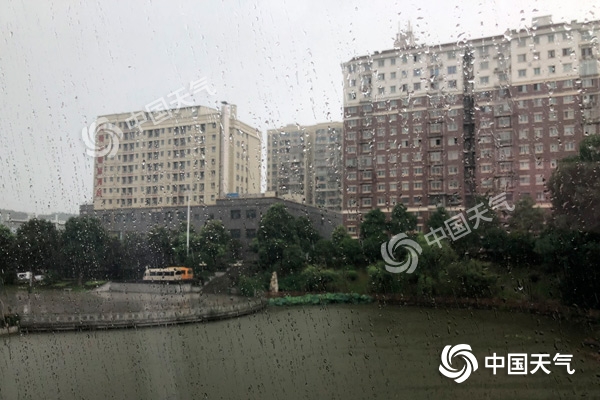 南方暴雨持續(xù)嚴(yán)防洪澇災(zāi)害 9省區(qū)局地有暴雨或大暴雨