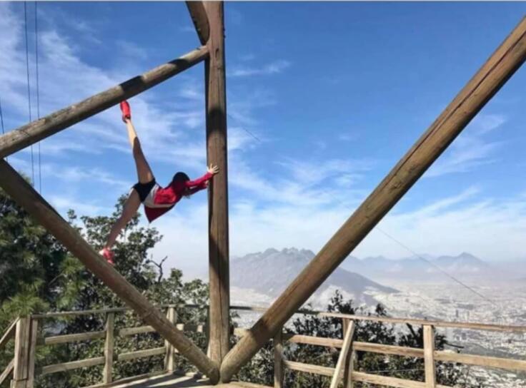 陽臺上練瑜伽墜樓