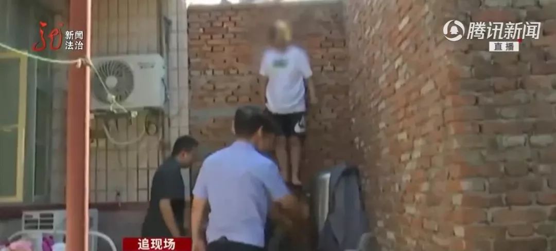 床下現(xiàn)隔壁女鄰居