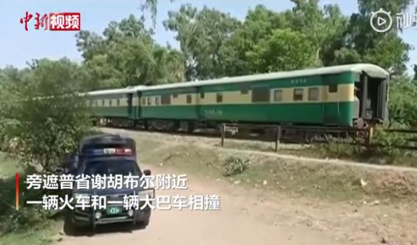 巴基斯坦火車客車相撞事故最新消息