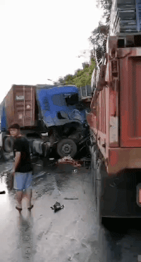 三善大橋今天早上發生交通事故導致大堵車