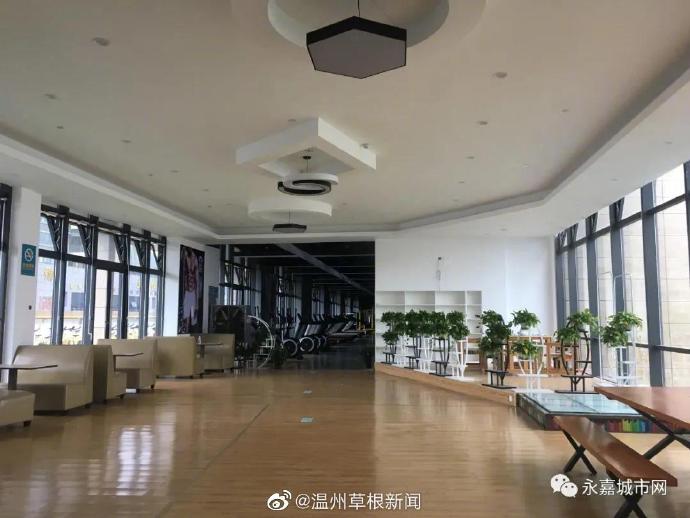 永嘉上塘萬(wàn)潮城市運(yùn)動(dòng)館內(nèi)部空無(wú)一人