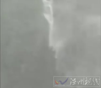 臺風登陸雁蕩山瀑布被吹倒流