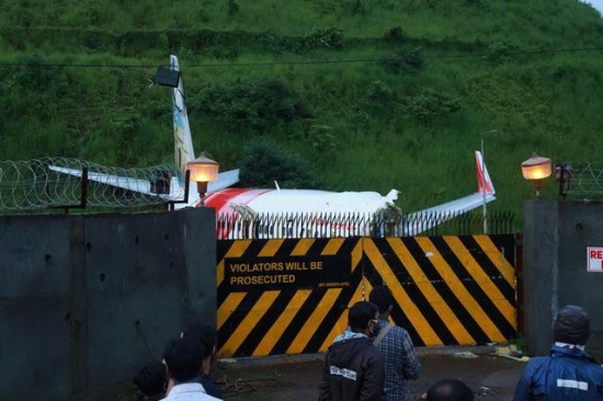 印度客機事故 2人新冠檢測呈陽性
