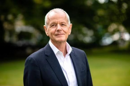 英國駐重慶總領事獲5萬元獎勵