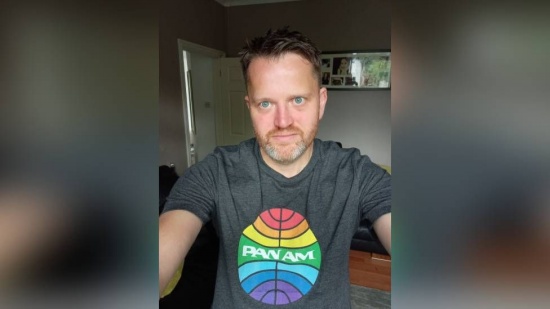 英格蘭男子為德國(guó)小球迷籌集資金 只希望哭泣的小球迷微笑