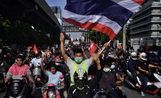 曼谷抗議新冠疫情的處理
