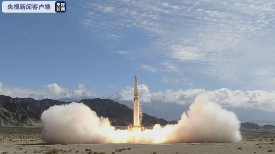 火箭軍成功發射兩枚新型導彈