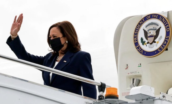 哈里斯在阿富汗危機中開始亞洲之行