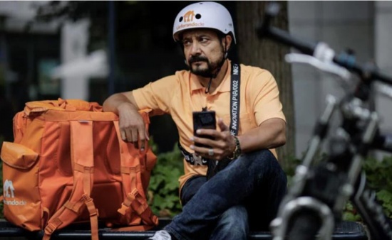 阿富汗前部長在德國送外賣畫面曝光