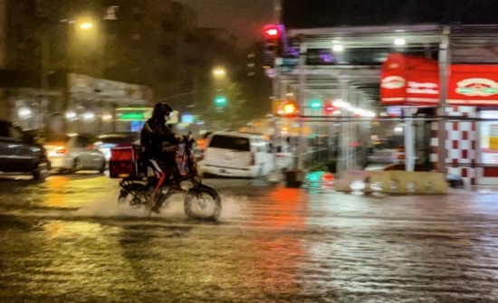 紐約市被風(fēng)暴艾達(dá)造成的山洪襲擊,紐約颶風(fēng)艾達(dá)航班取消。