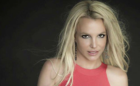 39 歲的布蘭妮·斯皮爾斯 (Britney Spears) 一再猛烈抨擊她父親的監管權