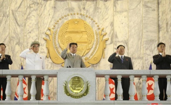 金正恩在朝鮮閱兵式現(xiàn)身