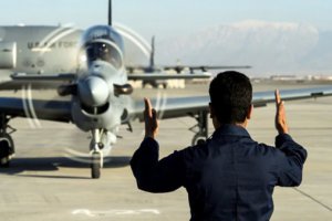 美國希望盡快重新安置逃往塔吉克斯坦的阿富汗飛行